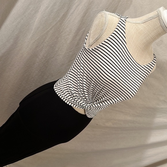 Great condition, worn a few times. I’m 5’4 and it’s a Knee length dress - Picture 3 of 5